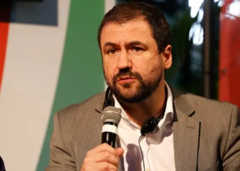 Aprovado na Câmara, o PL da Adultização cria regras para proteger crianças e adolescentes online e prevê fiscalização por entidade autônoma, possivelmente a ANPD.