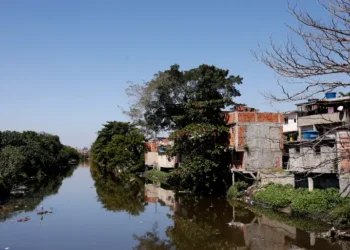 O número de municípios atendidos por empresas privadas de saneamento cresceu 525% em cinco anos, chegando a 1.820. Com o Novo Marco Legal, investimentos do setor privado somaram R$ 84 bilhões entre 2020 e 2023.