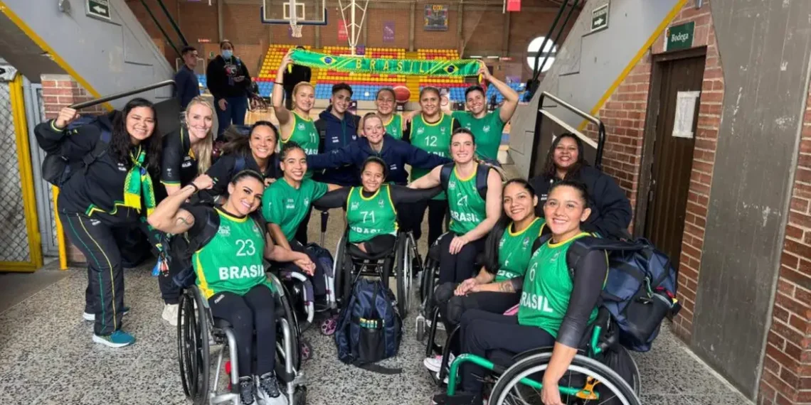 A seleção brasileira feminina de basquete em cadeira de rodas venceu El Salvador por 91 a 4 e garantiu vaga nas quartas de final da Copa América 2025, em Bogotá, com campanha invicta. Time busca ouro inédito e vaga no Mundial de 2026.