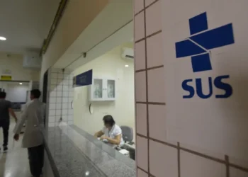 Planos de saúde passam a oferecer atendimento gratuito a pacientes do SUS. Medida do programa Agora Tem Especialistas converte R$ 750 milhões em dívidas em serviços médicos.