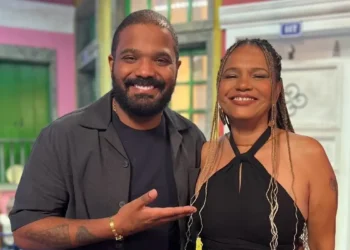 Em tributo ao cantor Arlindo Cruz, falecido aos 66 anos, a TV Brasil reexibe neste sábado (9) às 23h uma edição especial do Samba na Gamboa com Arlindinho, que relembra sucessos e histórias do pai. Disponível também no app TV Brasil Play e YouTube.