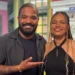 Em tributo ao cantor Arlindo Cruz, falecido aos 66 anos, a TV Brasil reexibe neste sábado (9) às 23h uma edição especial do Samba na Gamboa com Arlindinho, que relembra sucessos e histórias do pai. Disponível também no app TV Brasil Play e YouTube.