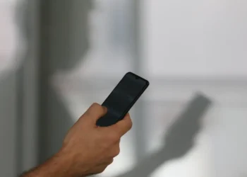 Ministério do Trabalho inicia migração de contratos antigos de crédito consignado para a plataforma Crédito do Trabalhador. Portabilidade poderá ser feita pelo celular, com juros mais baixos e até 70 bancos disponíveis.