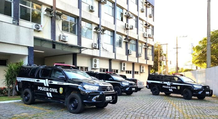 Adolescente desaparecida em Vila Velha é localizada em Baixo Guandu durante operação da Polícia Civil e Militar. Homem que a escondia foi preso com arma de fogo e tinha mandado de prisão por tráfico.