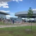 A três meses da COP30, Belém enfrenta desafios com hospedagem e logística. Governo promete conferência inclusiva e com infraestrutura adequada.