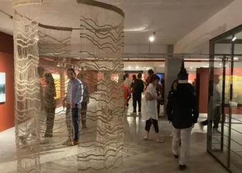 A Bienal das Amazônias 2025 abre em Belém com 74 artistas da Pan-Amazônia e Caribe, entrada gratuita e homenagem ao artista Roberto Evangelista.
