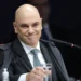O ministro Alexandre de Moraes iniciou o julgamento de Jair Bolsonaro e aliados por tentativa de golpe de Estado, ressaltando imparcialidade, soberania nacional e respeito ao devido processo legal.