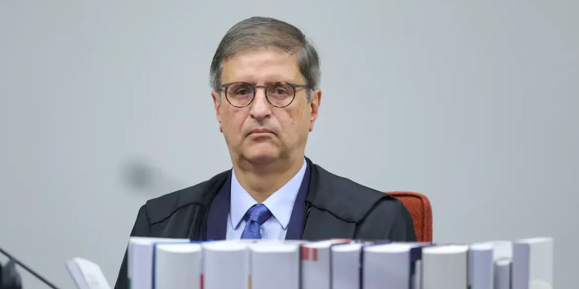 O procurador-geral da República, Paulo Gonet, afirmou que documentos e testemunhos comprovam que Jair Bolsonaro liderou tentativa de golpe de Estado em 2022. Julgamento pode resultar em penas superiores a 40 anos.