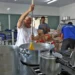 PNAE perdeu 8,8% do poder de compra desde 2023. Programa atende 40 milhões de alunos, mas repasse diário de R$ 0,50 por estudante do fundamental e médio não acompanha a inflação dos alimentos.