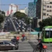 Dados do Renaest apontam 453 mil acidentes de trânsito no Brasil em 2025, com 7,4 mil mortes até maio. Especialistas destacam sequelas das vítimas e o impacto no SUS, que já gastou R$ 3,8 bilhões em 10 anos.