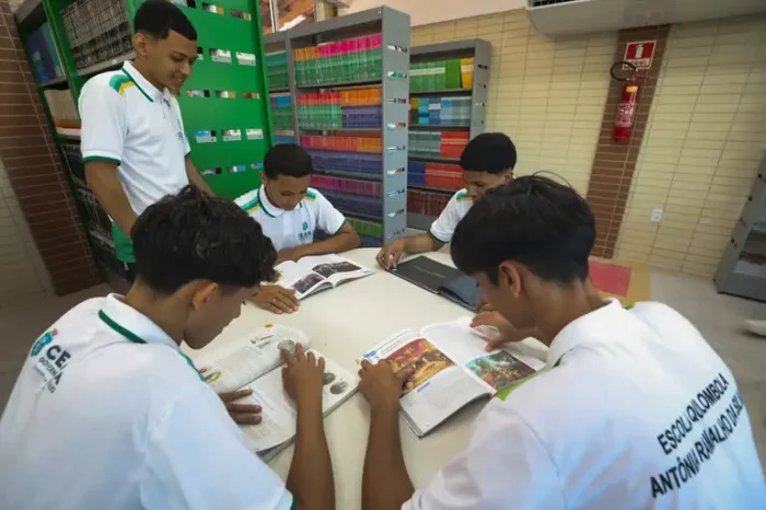 Estudo do MEC com 2,3 milhões de alunos mostra que menos de 40% valorizam os professores e que estudantes mais velhos têm visão menos positiva da escola. Pesquisa deve subsidiar a criação da primeira política nacional para os anos finais do ensino fundamental.