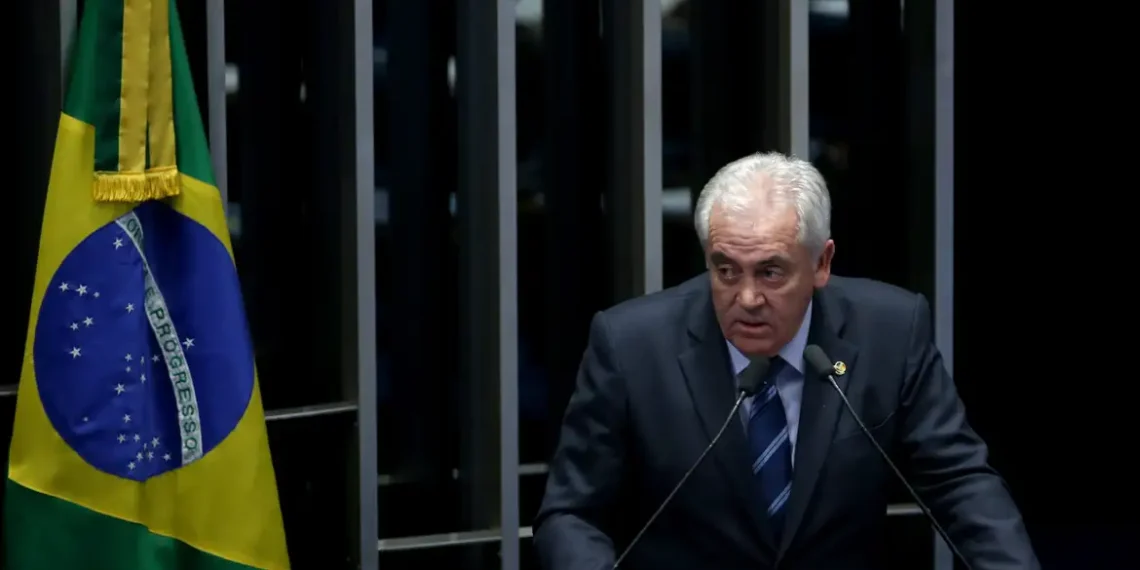 A CCJ do Senado pauta para quarta-feira (24) a PEC da Blindagem, que exige autorização prévia para processar parlamentares. Relatores e bancada do MDB se posicionam contra, citando risco à transparência e à democracia.