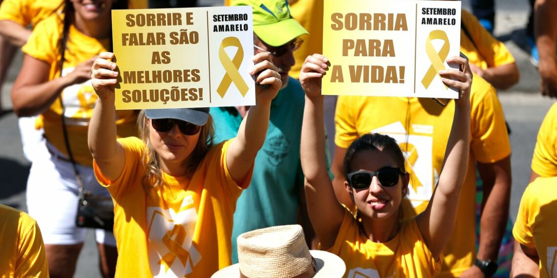 Dados da Sociedade Brasileira de Pediatria revelam que, a cada 10 minutos, um caso de autoagressão entre adolescentes é registrado no Brasil. Estudo aponta mais de 3,8 mil internações e cerca de mil mortes por suicídio ao ano.