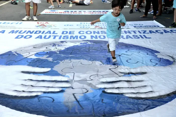 Crianças de 16 a 30 meses passarão por teste para detectar sinais de autismo (TEA) na atenção primária do SUS. Medida busca diagnóstico precoce e maior suporte às famílias.