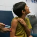 Secretaria de Saúde do DF promove mutirão de vacinação neste sábado (20) em 47 UBS e pontos estratégicos. Ação segue calendário oficial e exige documento de identificação.