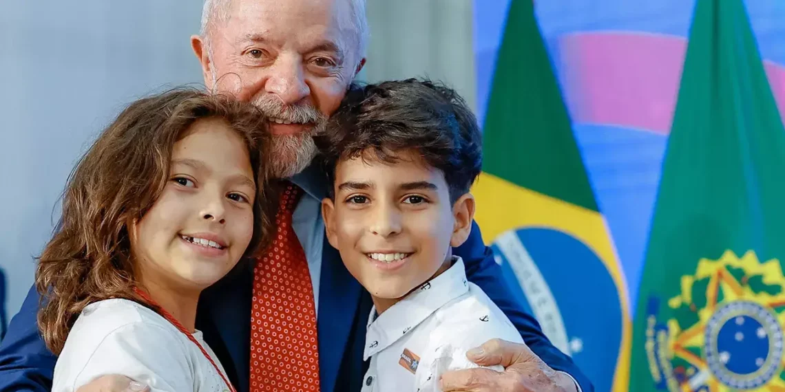 O presidente Lula sanciona o ECA Digital, amplia a ANPD e lança a Política Nacional de Datacenters (Redata), fortalecendo a segurança infantojuvenil online, inovação tecnológica e soberania digital do Brasil.