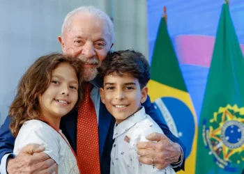 O presidente Lula sanciona o ECA Digital, amplia a ANPD e lança a Política Nacional de Datacenters (Redata), fortalecendo a segurança infantojuvenil online, inovação tecnológica e soberania digital do Brasil.