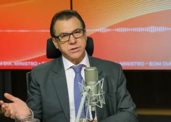 O ministro Luiz Marinho voltou a defender o fim da escala 6x1 e a redução da jornada semanal para 40 horas, destacando a importância da mobilização popular para pressionar o Congresso.