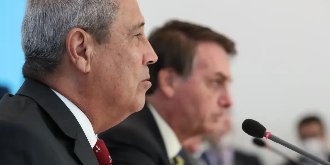 O Exército solicitou ao STF autorização para que o general Braga Netto, preso no Rio de Janeiro, realize exames dentários, fisioterapia, endoscopia e ressonância magnética fora da Vila Militar.