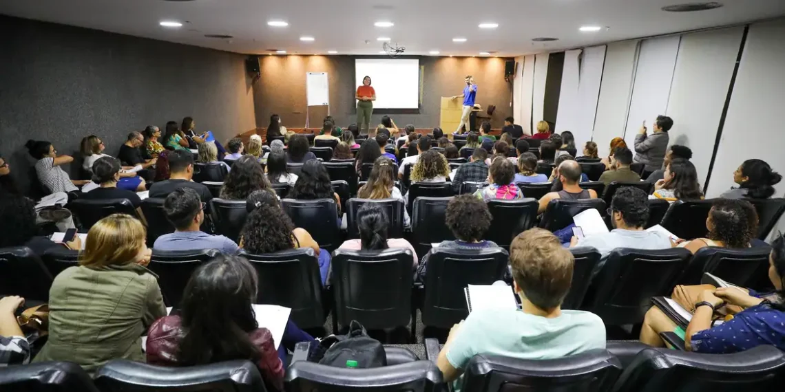 A FGV divulgou o resultado definitivo das inscrições homologadas no CNU 2025 para cotas de negros, indígenas, quilombolas e PcDs. Concurso terá provas em outubro e dezembro.