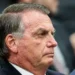 O STF condena Jair Bolsonaro e sete aliados por organização criminosa armada, tentativa de golpe e outros crimes. Condenação prevê mais de 20 anos de prisão, com possibilidade de recursos antes da execução das penas.