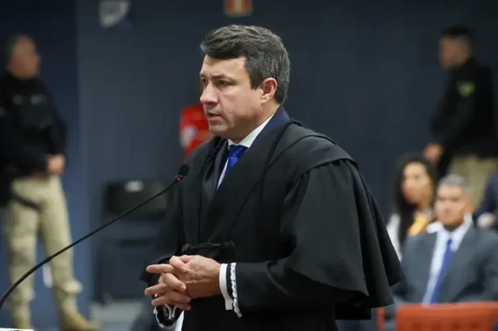 Advogado afirma que documento encontrado na casa do ex-ministro é apócrifo e sem valor jurídico; julgamento do núcleo 1 da trama golpista prossegue no Supremo.