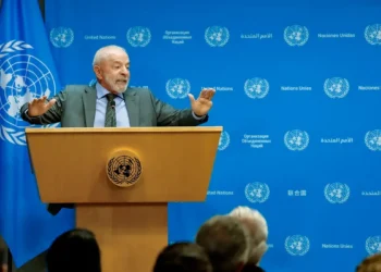 Lula afirmou estar satisfeito com o aceno de diálogo de Donald Trump na ONU, reforçou a importância da COP30 em Belém, pediu reformas na ONU e criticou investimentos em armamentos diante da fome mundial.