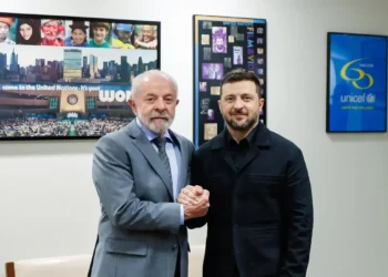 O presidente Luiz Inácio Lula da Silva se reuniu nesta quarta-feira (24), em Nova York (EUA), com o presidente da Ucrânia, Volodymir Zelensky, em encontro paralelo à Assembleia Geral da ONU. A reunião ocorreu a pedido do líder ucraniano.