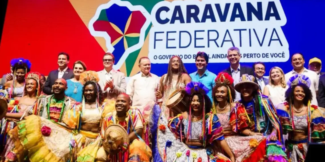 A Caravana Federativa 2025 no Maranhão reuniu mais de 8 mil pessoas e anunciou R$ 29 bilhões em investimentos em políticas públicas, esporte, inclusão e infraestrutura.