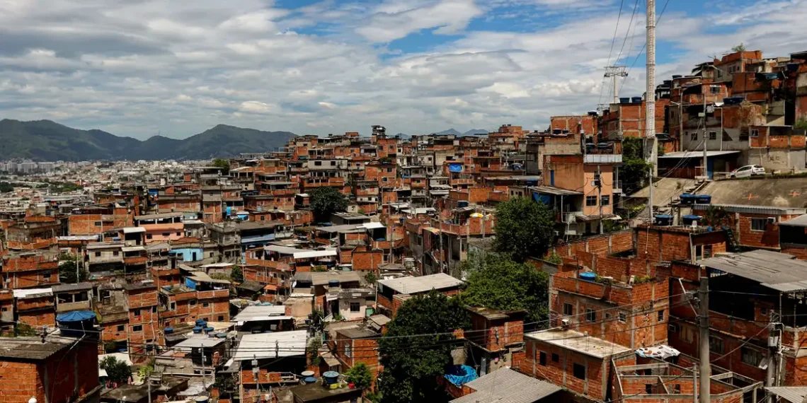 O programa Favela Seguros Cria está com inscrições abertas para cursos gratuitos de audiovisual e influência digital. A iniciativa deve alcançar 5 mil jovens de favelas em todo o Brasil, promovendo inclusão social e geração de renda.
