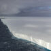 O maior iceberg do mundo, A23a, perdeu cerca de 1.000 km² no inverno antártico. Segundo o Instituto de Pesquisa do Ártico e Antártico, sua área atual é de 1.750 km², o que equivale a São Petersburgo.
