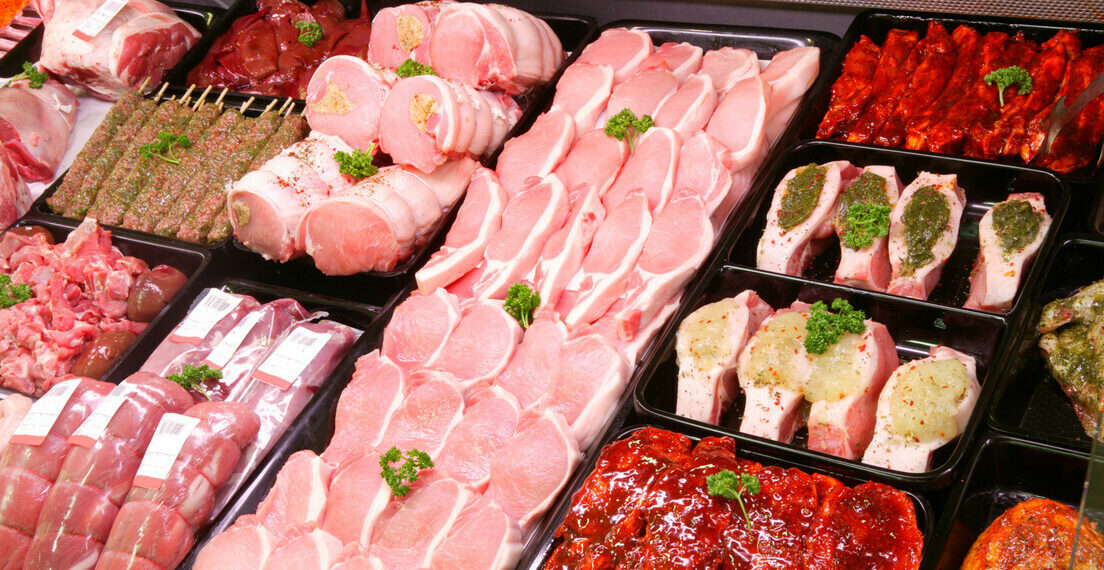 China anuncia tarifas de até 62,4% sobre carne suína e derivados importados da União Europeia a partir de 10 de setembro, em retaliação às taxas aplicadas pelo bloco a veículos elétricos.