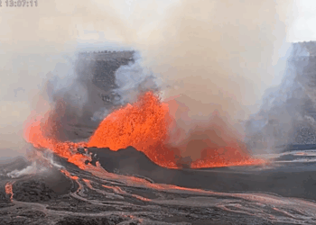 O vulcão Kilauea, no Havaí, entrou em erupção e formou um redemoinho de lava e cinzas chamado “volnado”. Serviço Geológico dos EUA (USGS) transmite imagens ao vivo da cratera Halemaʻumaʻu.