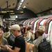 Greve no metrô de Londres paralisa a cidade nesta semana. Funcionários pedem salários mais altos e jornada de 32 horas. Paralisação segue até sexta (12), afetando milhões de passageiros.