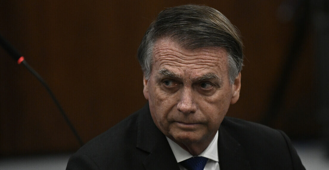 Médicos confirmam que Jair Bolsonaro tem câncer de pele do tipo carcinoma de células escamosas. Doença está em estágio inicial e restrita à camada superficial da pele.