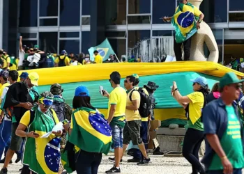 O cientista político Gabriel Rezende analisa o populismo de direita no Brasil e aponta enfraquecimento do bolsonarismo. Ele detalha fatores da ascensão e os efeitos da atuação do Judiciário.