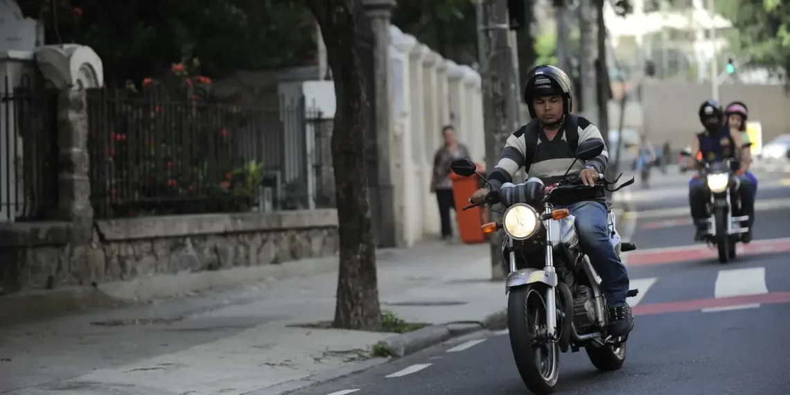 Estudo da Sociedade Brasileira de Ortopedia e Traumatologia mostra que 33,9% das vítimas de acidentes com motocicletas desenvolvem sequelas permanentes. Saiba quais são os principais impactos.