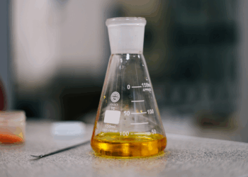 Compartilhe este conteúdo do Giro Capixaba, o melhor site de notícias do Estado do Espírito Santo. Saiba os riscos do metanol em bebidas, como identificar adulterações, principais sintomas de intoxicação e diferenças em relação ao etanol.