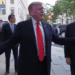 Donald Trump foi alvo de vaias e protestos em restaurante próximo à Casa Branca, em Washington. Manifestantes pró-Palestina chamaram o ex-presidente de “Hitler do nosso tempo”. Veja o vídeo.