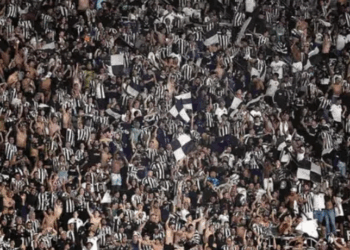 Botafogo e Vasco se enfrentam nesta quinta-feira no Nilton Santos pelas quartas de final da Copa do Brasil; torcida alvinegra prepara celebração com faixas, fumaça e fogos.