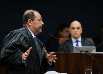 Supremo Tribunal Federal retoma julgamento de Jair Bolsonaro e sete aliados por tentativa de golpe de 2022. Dois ministros já votaram pela condenação; decisões podem sair ainda nesta semana.