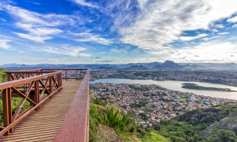 Vitória celebra o Dia Mundial do Turismo com crescimento no setor, reconhecimento nacional e internacional, oferecendo atrações culturais, praias, ecoturismo e turismo de negócios.