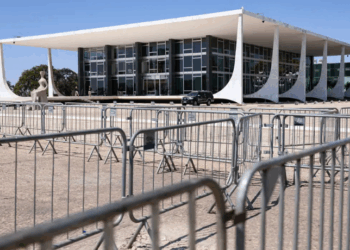 O Supremo Tribunal Federal (STF) inicia nesta terça (2) o julgamento que pode condenar Jair Bolsonaro e sete aliados por tentativa de golpe nas eleições de 2022. Veja como será o rito e as datas das sessões.