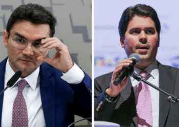 Ministros do governo federal participam do desfile de 7 de Setembro em Brasília mesmo com cargos ameaçados por decisões do PP e União Brasil. A população veste camisas da seleção e bonés em defesa da soberania brasileira.