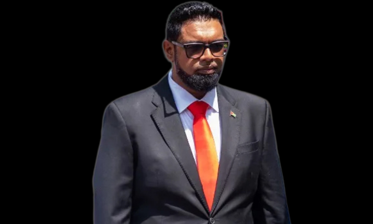 Irfaan Ali toma posse para segundo mandato como presidente da Guiana, reeleito com maioria no Parlamento. País vive boom do petróleo e enfrenta tensões com a Venezuela por Essequibo.
