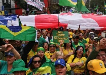 Manifestantes bolsonaristas ocupam a Avenida Paulista e outras capitais no 7 de Setembro, defendendo anistia a Bolsonaro, criticando o STF e pedindo impeachment de Alexandre de Moraes, em meio à crise política e judicial.