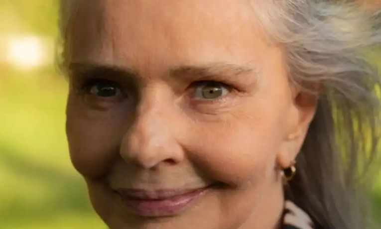 Angela Ro Ro morreu aos 75 anos no Rio de Janeiro. Ícone da música brasileira, deixou um legado de autenticidade e sucessos que marcaram gerações.