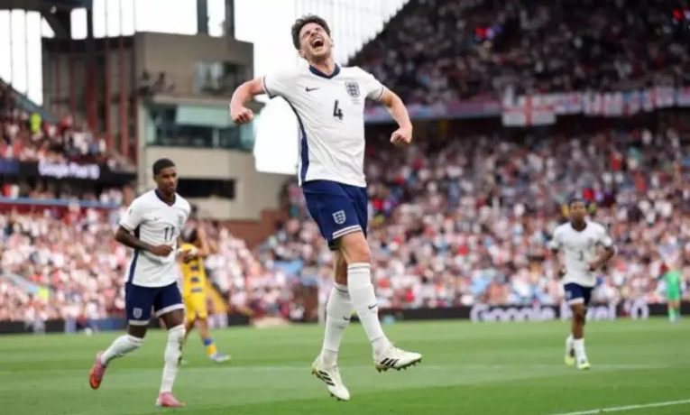 A Inglaterra venceu Andorra por 2 a 0 neste sábado (6), em Birmingham, e manteve os 100% de aproveitamento nas Eliminatórias da Copa do Mundo de 2026. Com 12 pontos, o time de Thomas Tuchel lidera o Grupo K.