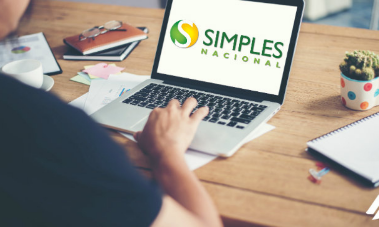 O Comitê Gestor do Simples Nacional adiou o recolhimento de tributos para empresas brasileiras atingidas por tarifas dos Estados Unidos. Saiba quais são os novos prazos e os critérios de elegibilidade para a medida que visa aliviar o impacto econômico.