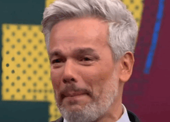 Saiba mais sobre a decisão de Otaviano Costa de deixar a Band e o "Melhor da Noite" até 31 de outubro. Uma escolha que equilibra desafios de saúde, família e o futuro profissional do apresentador.